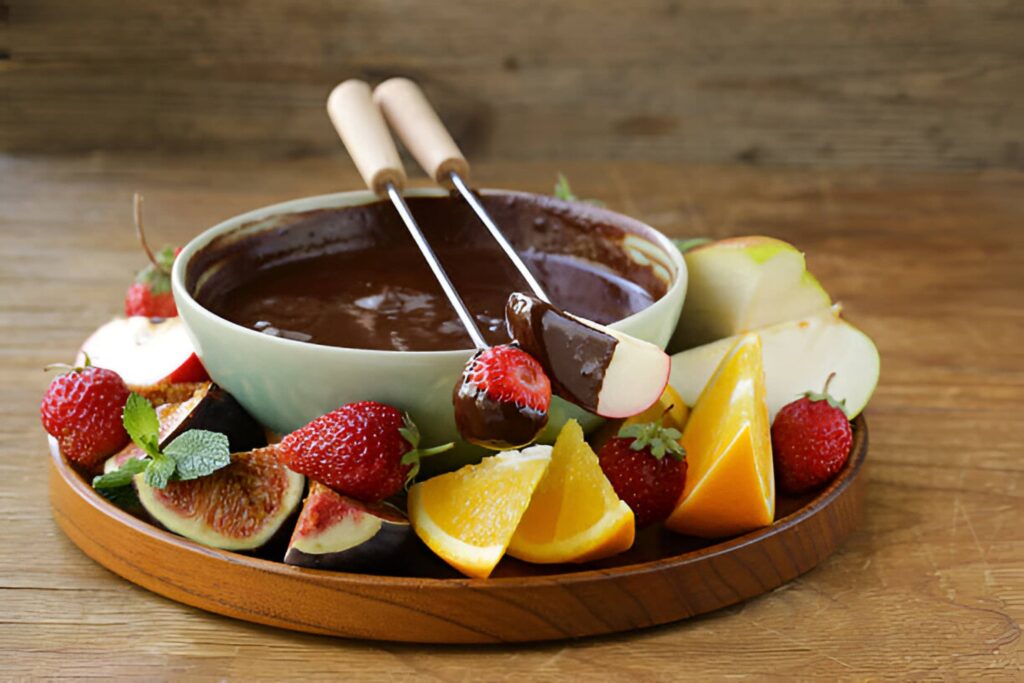 5 Romantic Dinner for Two at Home: Recipes, Ideas, and Tips 7 Dessert Chocolate Fondue with Fresh Fruits
